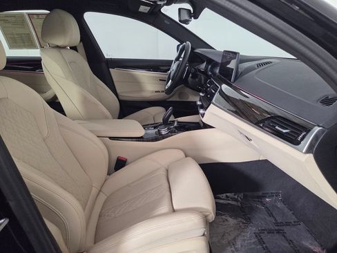 Used 2023 BMW 530i w/ Convenience Package RWD image 32