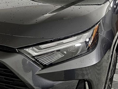 Used 2022 Toyota RAV4 XSE AWD/4WD image 9