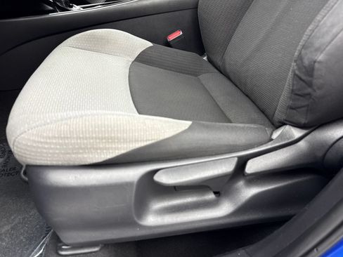Used 2019 Toyota C-HR XLE FWD image 35