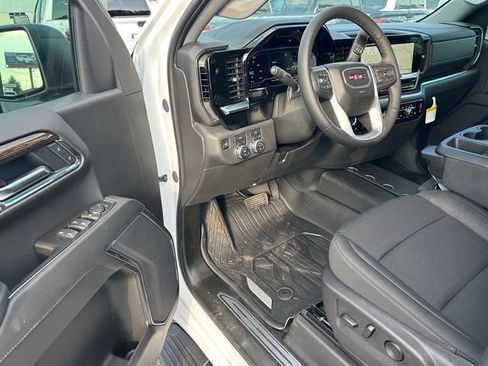 New 2025 GMC Sierra 1500 Elevation w/ LPO, Elevation Black Package image 17