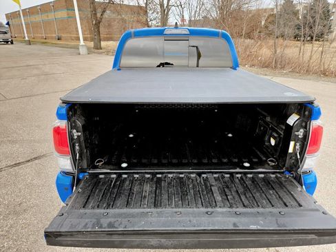 Used 2021 Toyota Tacoma TRD Sport w/ Technology Package image 31