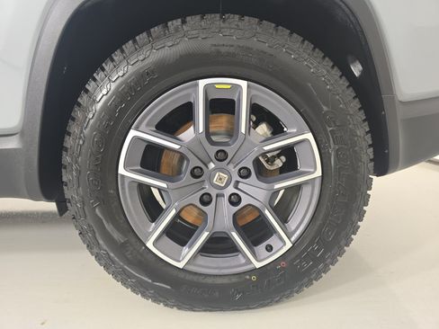 Used 2023 Rivian R1S Adventure AWD/4WD image 10