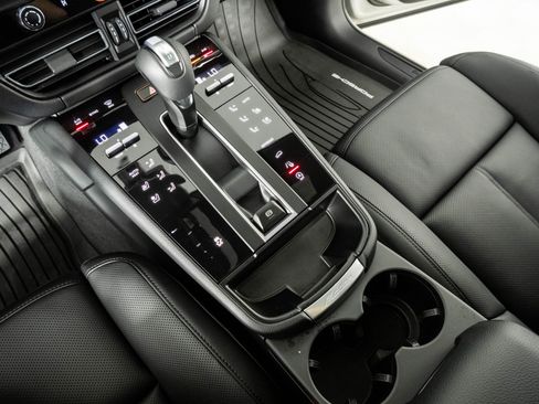 New 2026 Porsche Macan AWD/4WD image 18