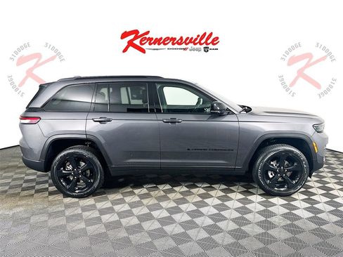 New 2025 Jeep Grand Cherokee Altitude image 8