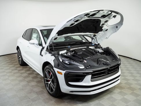 New 2026 Porsche Macan S AWD/4WD image 34