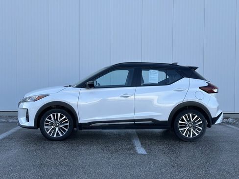 Used 2021 Nissan Kicks SR w/ SR Premium Package image 2