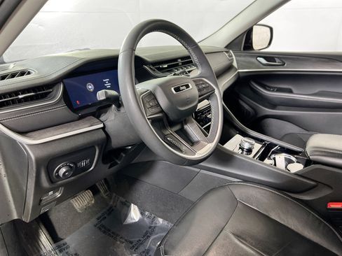 Used 2023 Jeep Grand Cherokee Limited AWD/4WD image 9