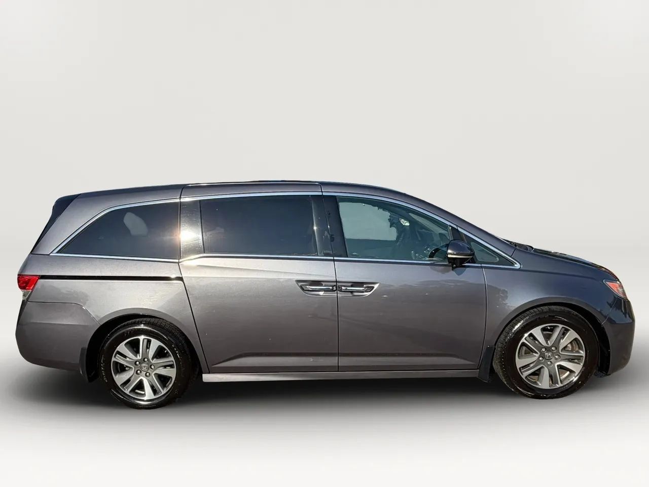 Used 2016 Honda Odyssey Touring image 2