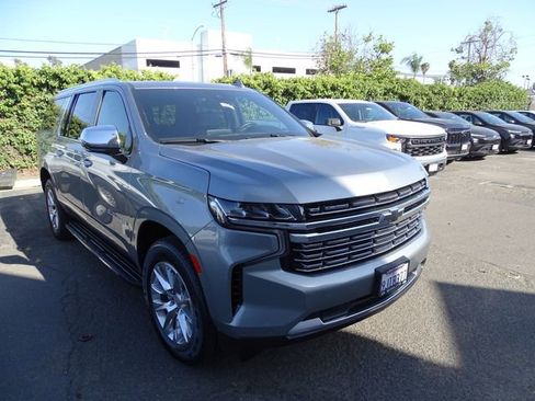 Used 2023 Chevrolet Suburban Premier w/ Max Trailering Package AWD/4WD image 5
