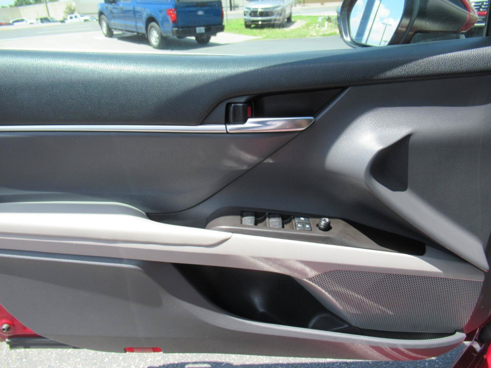 Used 2021 Toyota Camry LE FWD image 21