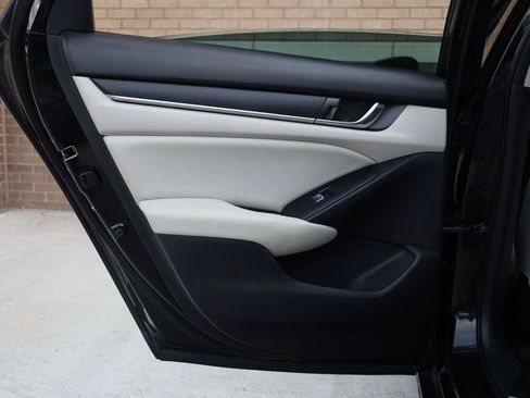 Used 2018 Honda Accord LX image 19