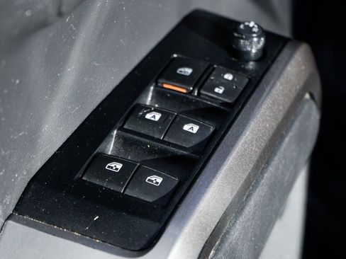 Used 2023 Toyota Tacoma Limited image 15