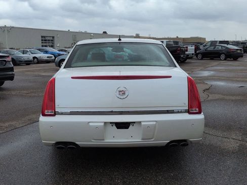 Used 2008 Cadillac DTS w/ Sun And Sound Package image 5
