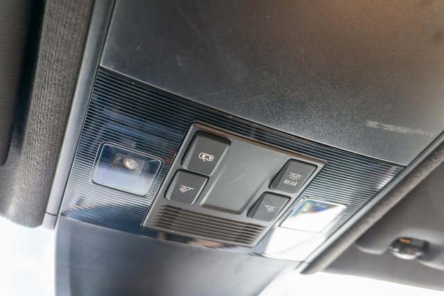 Used 2023 Volkswagen Tiguan SE AWD/4WD image 35