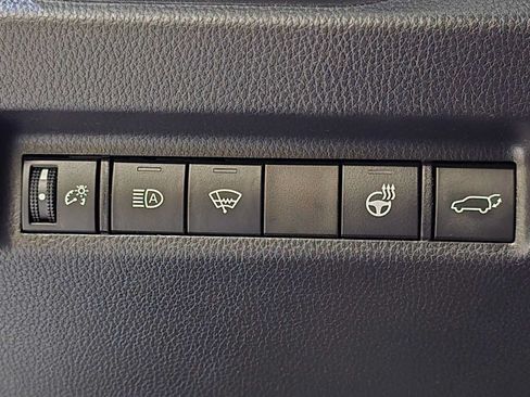 Used 2022 Toyota RAV4 XLE Premium AWD/4WD image 17