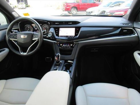 Used 2023 Cadillac XT6 Sport w/ Technology Package image 13