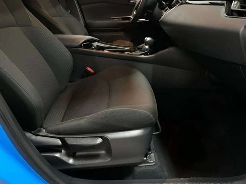 Used 2019 Toyota C-HR XLE FWD image 70