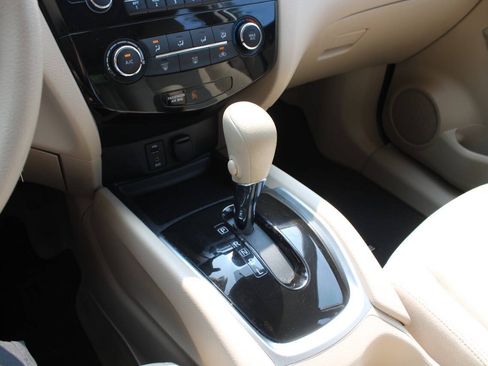 Used 2015 Nissan Rogue S AWD/4WD image 22
