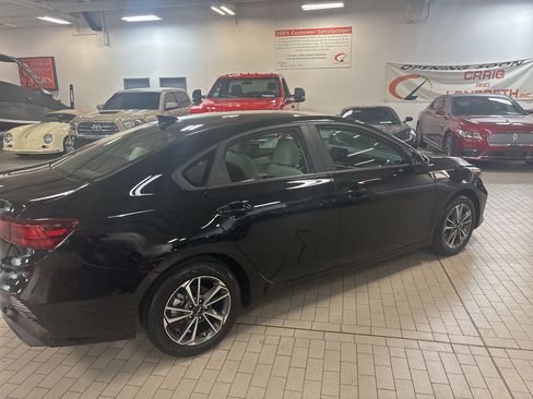 Used 2023 Kia Forte LXS w/ LXS Technology Package image 3