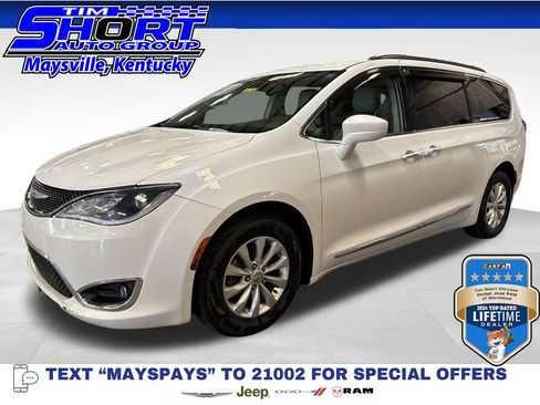Used 2017 Chrysler Pacifica Touring-L FWD image 1