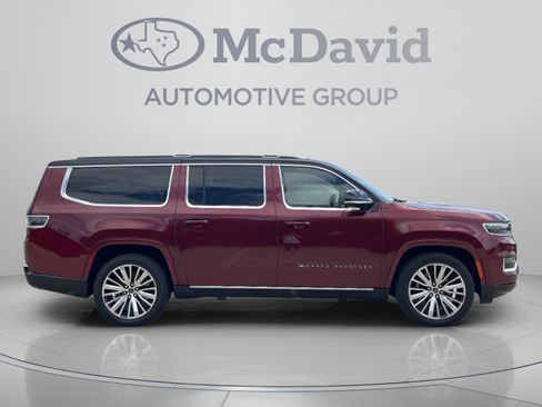 Used 2024 Jeep Grand Wagoneer L Series III AWD/4WD image 9