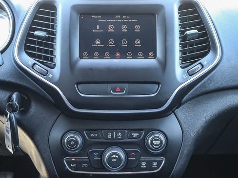 Used 2019 Jeep Cherokee Latitude w/ Popular Appearance Group FWD image 12