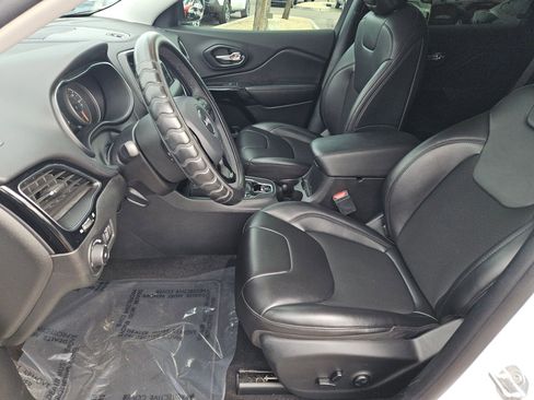 Used 2020 Jeep Cherokee Latitude Plus image 19