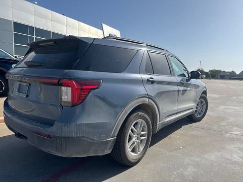 Used 2025 Ford Explorer Active RWD image 3