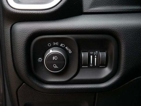 Used 2019 RAM 1500 Big Horn AWD/4WD image 18