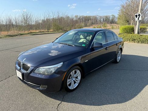 Used 2010 BMW 528i Sedan RWD image 3