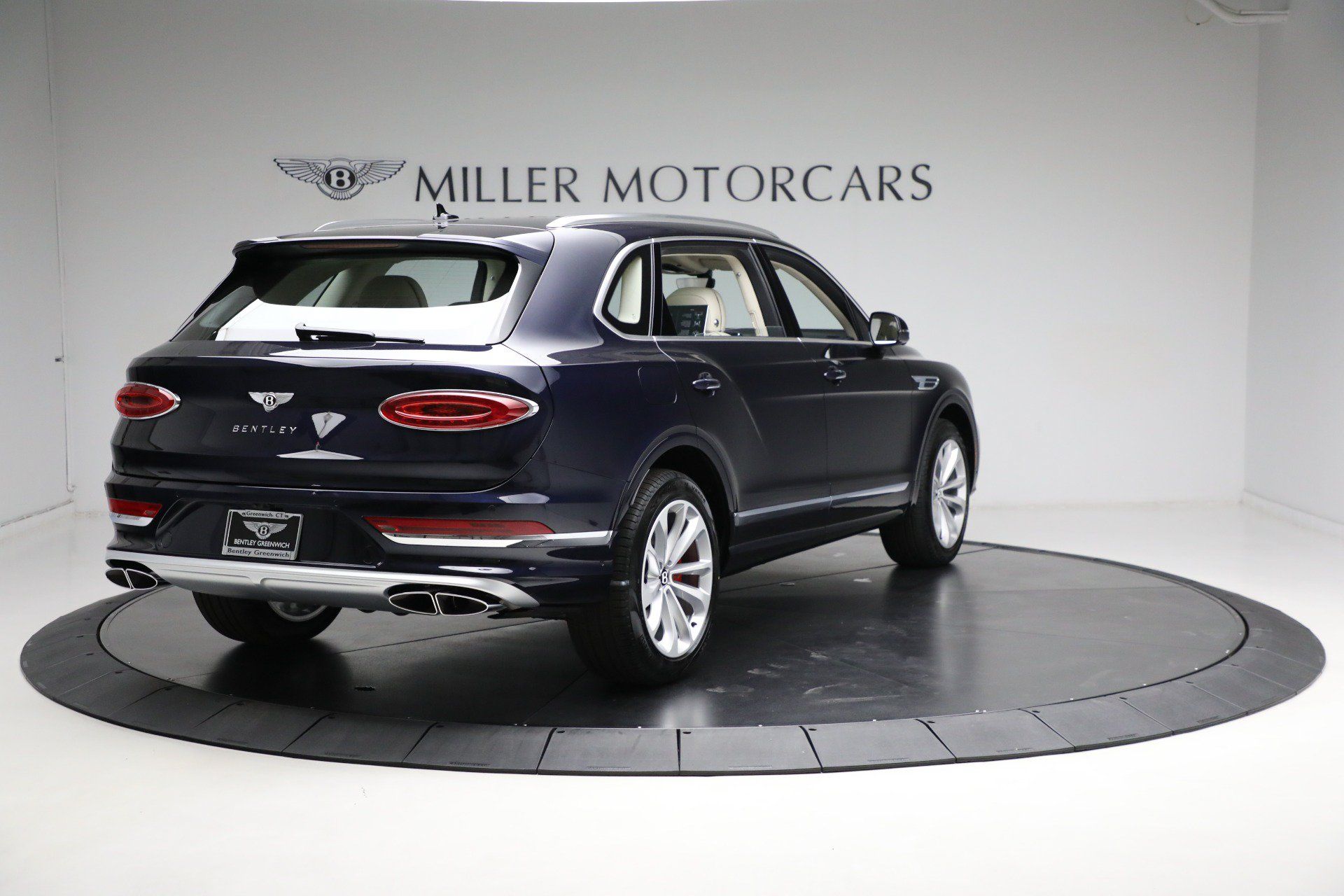 Used 2024 Bentley Bentayga Extended Wheelbase AWD/4WD image 9