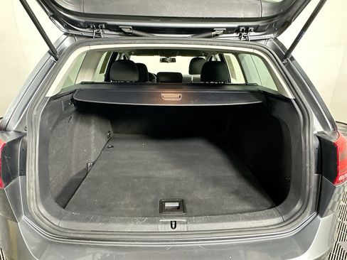 Used 2017 Volkswagen Golf S image 26