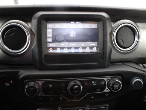Used 2018 Jeep Wrangler Unlimited Sahara AWD/4WD image 5