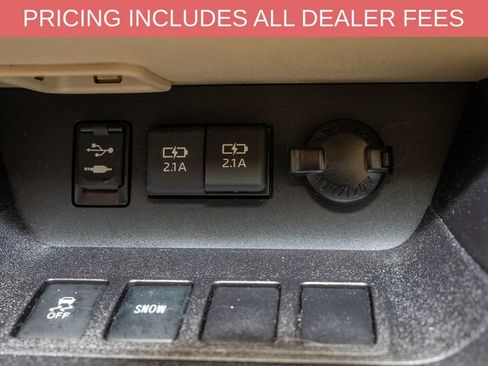 Used 2019 Toyota Highlander XLE FWD image 18