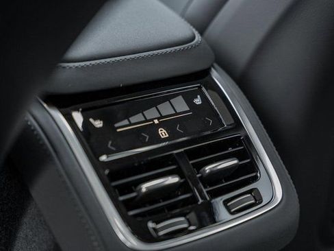 New 2026 Volvo XC90 B6 Plus w/ Protection Package Premier image 33