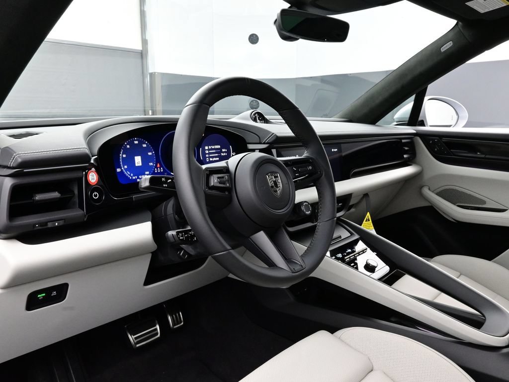 Certified 2025 Porsche Macan Turbo Electric AWD/4WD image 4