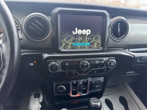 Used 2021 Jeep Gladiator Sport image 22