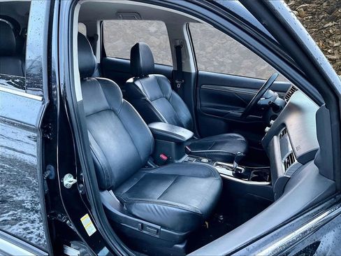 Used 2020 Mitsubishi Outlander SE image 7