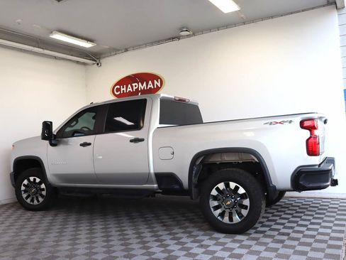 Used 2022 Chevrolet Silverado 2500 Custom w/ Custom Value Package AWD/4WD image 3