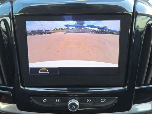Used 2020 Chevrolet Traverse LT FWD image 13