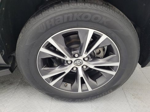 Used 2019 Toyota Highlander LE image 31