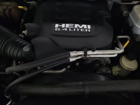 Used 2018 RAM 2500 SLT w/ Luxury Group image 30