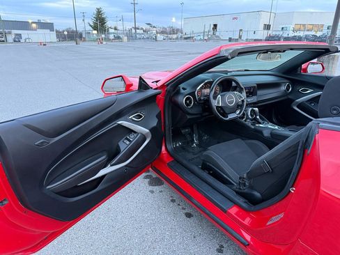 Used 2020 Chevrolet Camaro LT RWD image 21