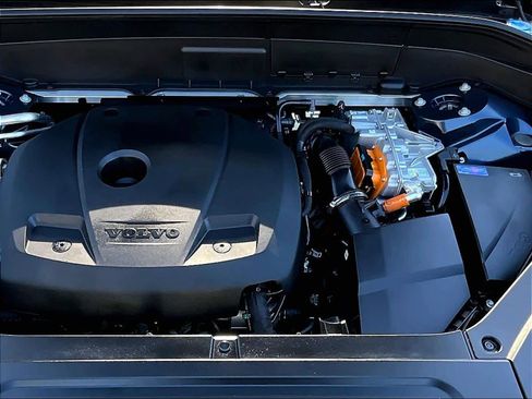 Used 2024 Volvo XC90 T8 Ultimate w/ Protection Package Premier image 13