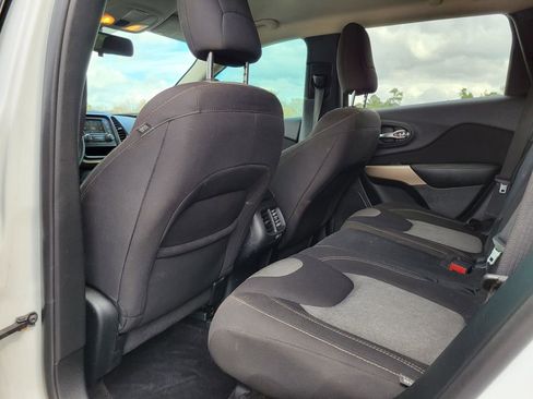 Used 2018 Jeep Cherokee Latitude image 14