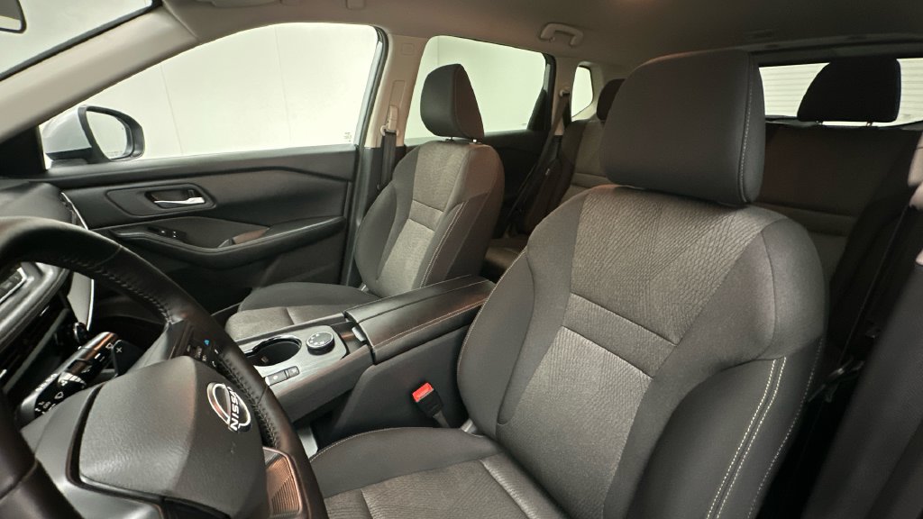 Certified 2025 Nissan Rogue SV AWD/4WD image 9