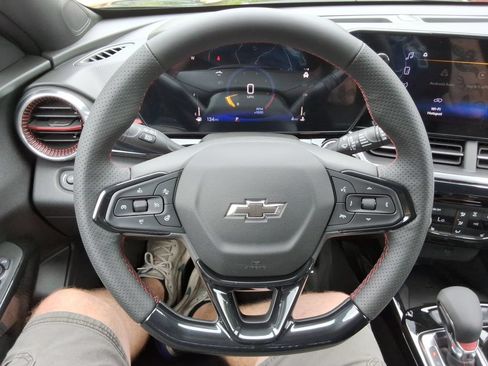 New 2026 Chevrolet Trax RS w/ Sunroof Package FWD image 24