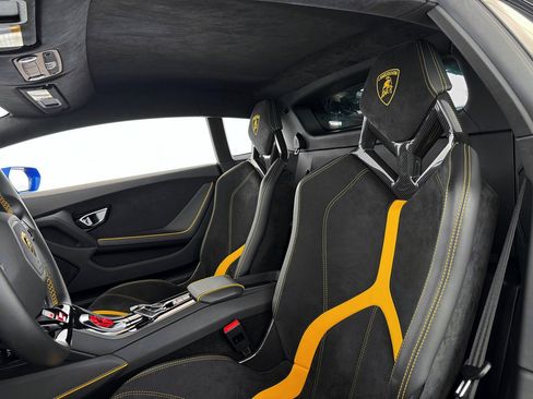 Used 2020 Lamborghini Huracan EVO RWD image 16