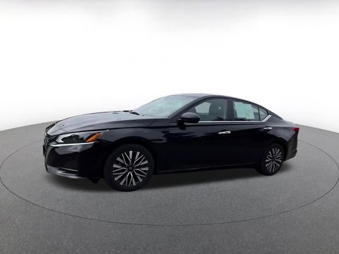 Used 2025 Nissan Altima 2.5 SV FWD image 8