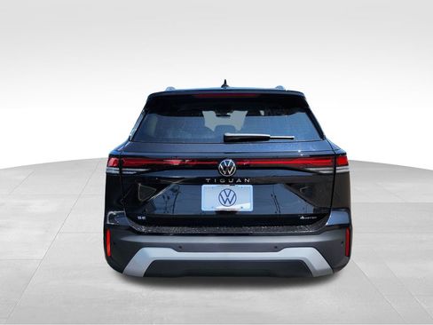 New 2025 Volkswagen Tiguan SE image 4